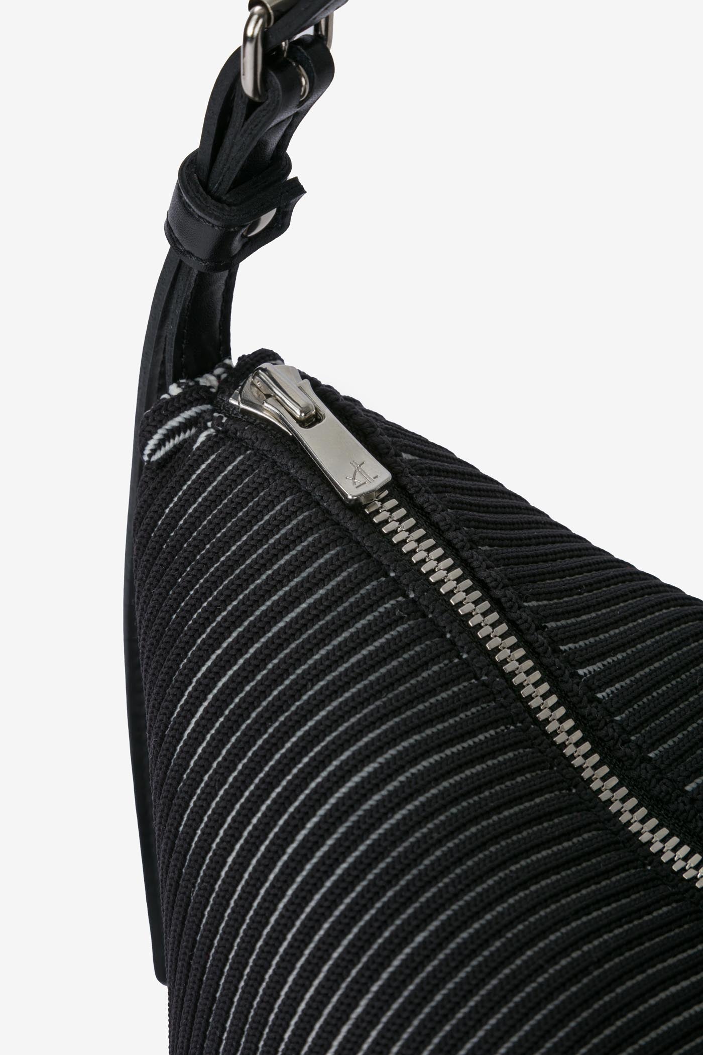 ARC SMALL / KASANE Black × Ivory