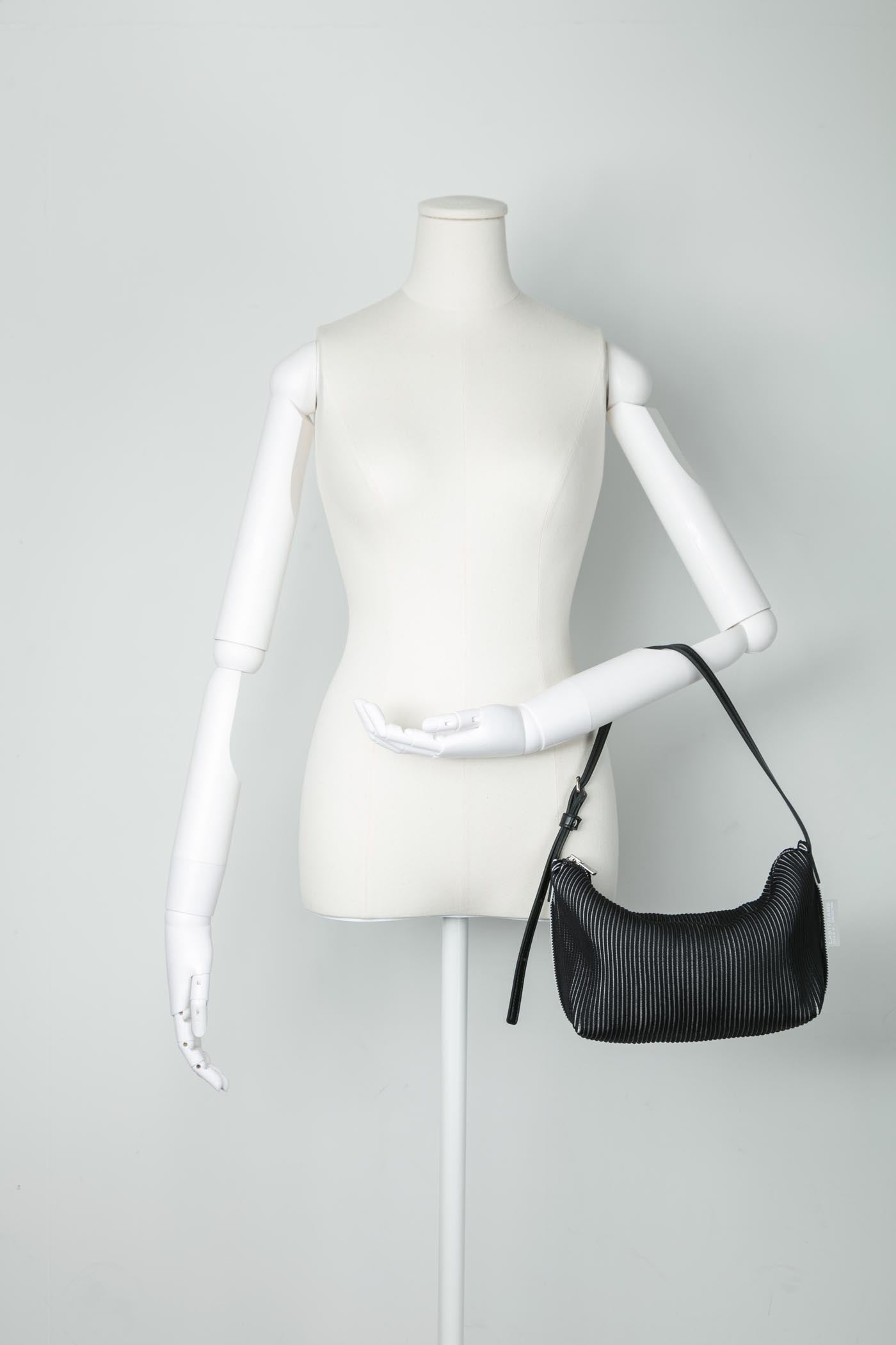 ARC SMALL / KASANE Black × Ivory