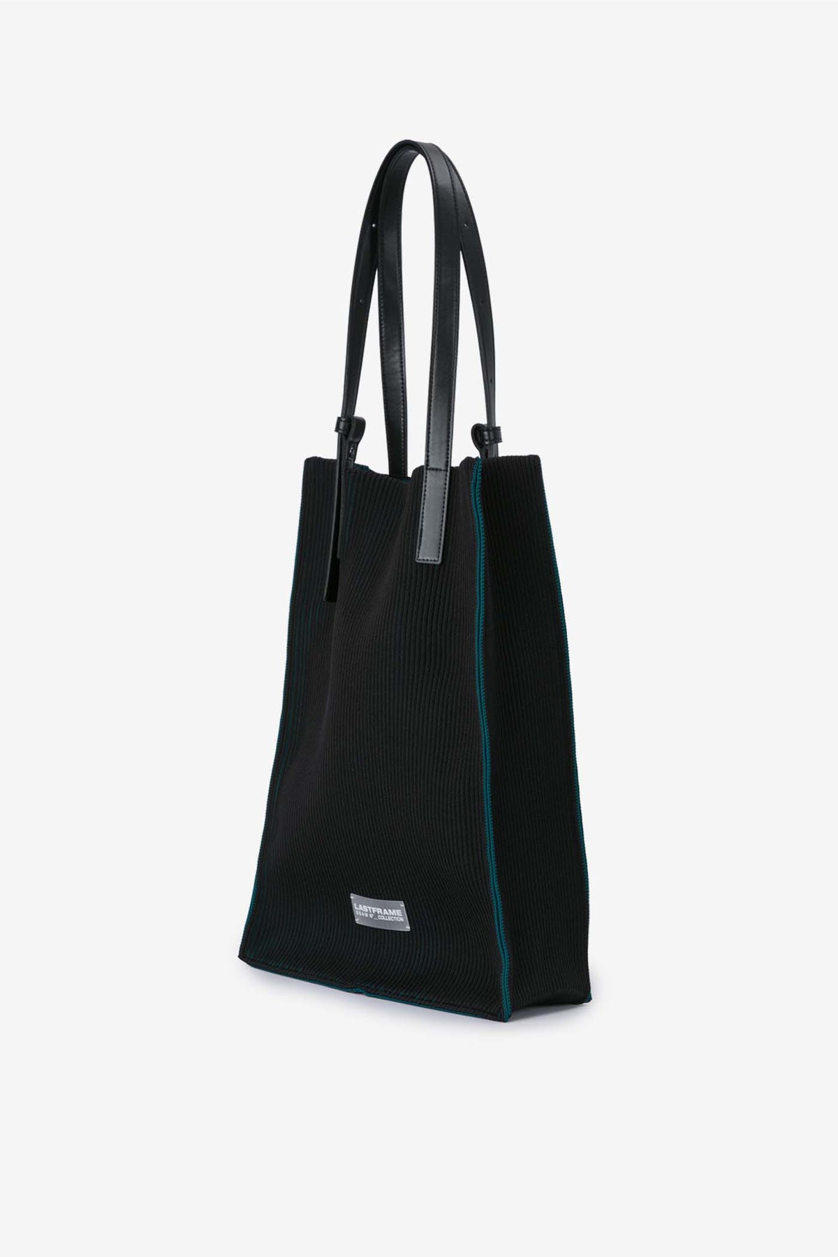 FORM TOTE / KASANE Black × D.Green