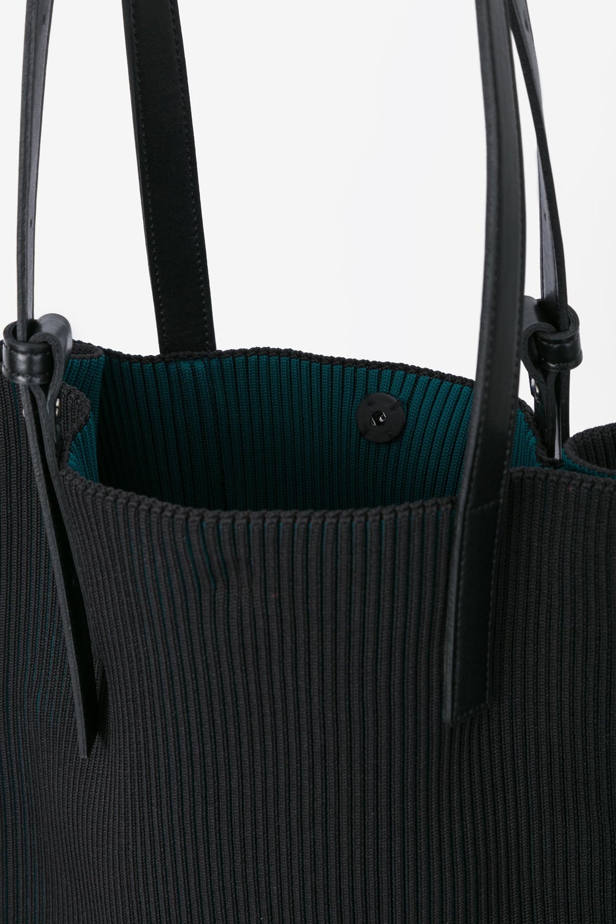 FORM TOTE / KASANE Black × D.Green