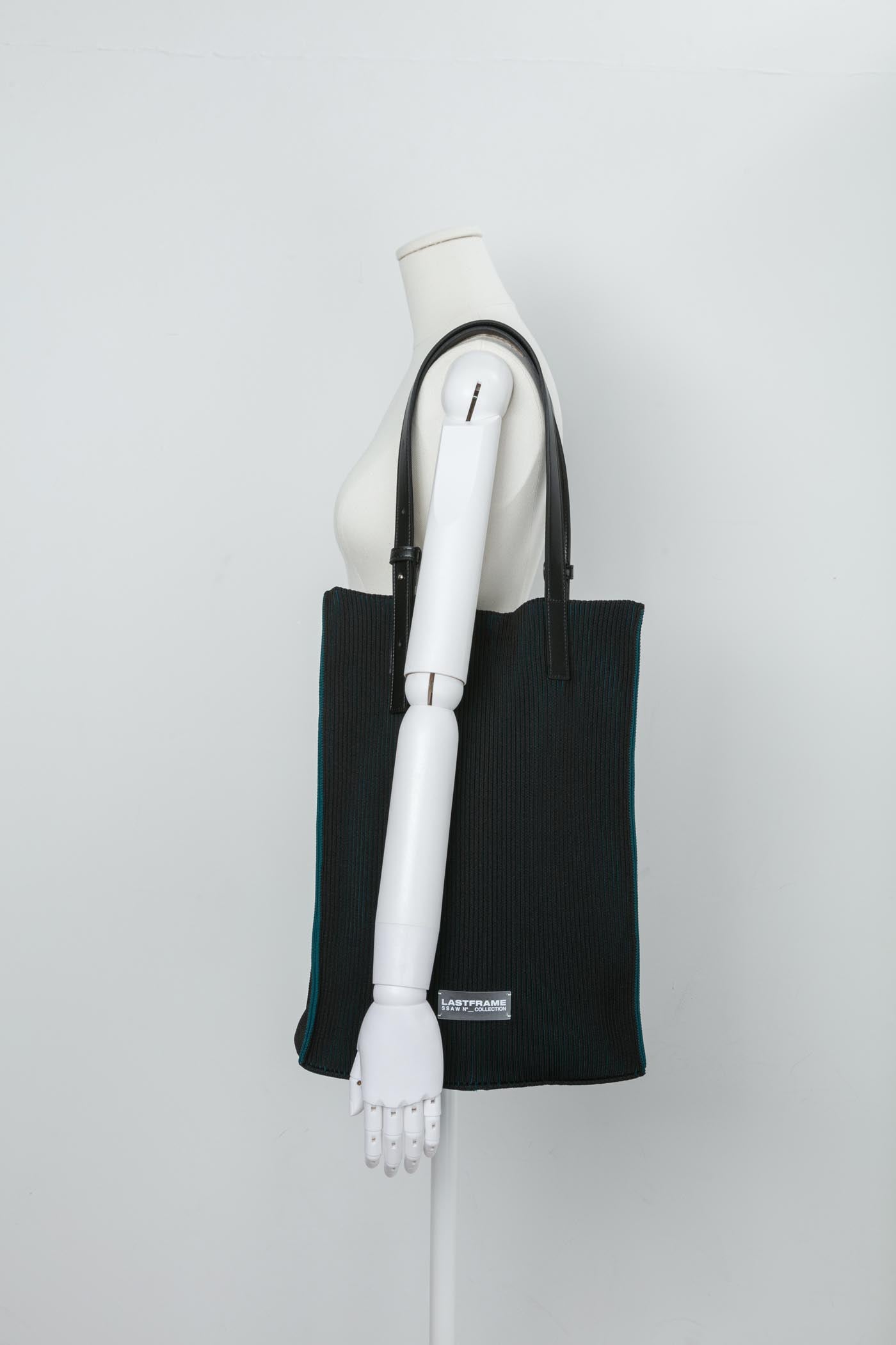FORM TOTE / KASANE Black × D.Green