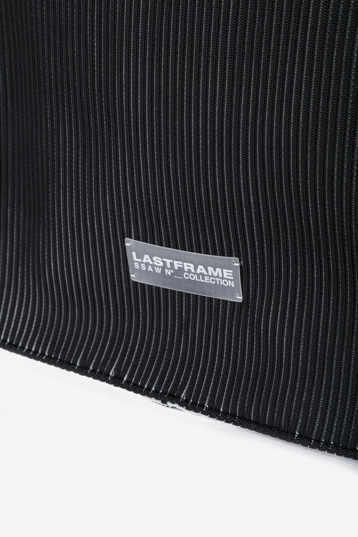 FORM TOTE / KASANE Black × Ivory