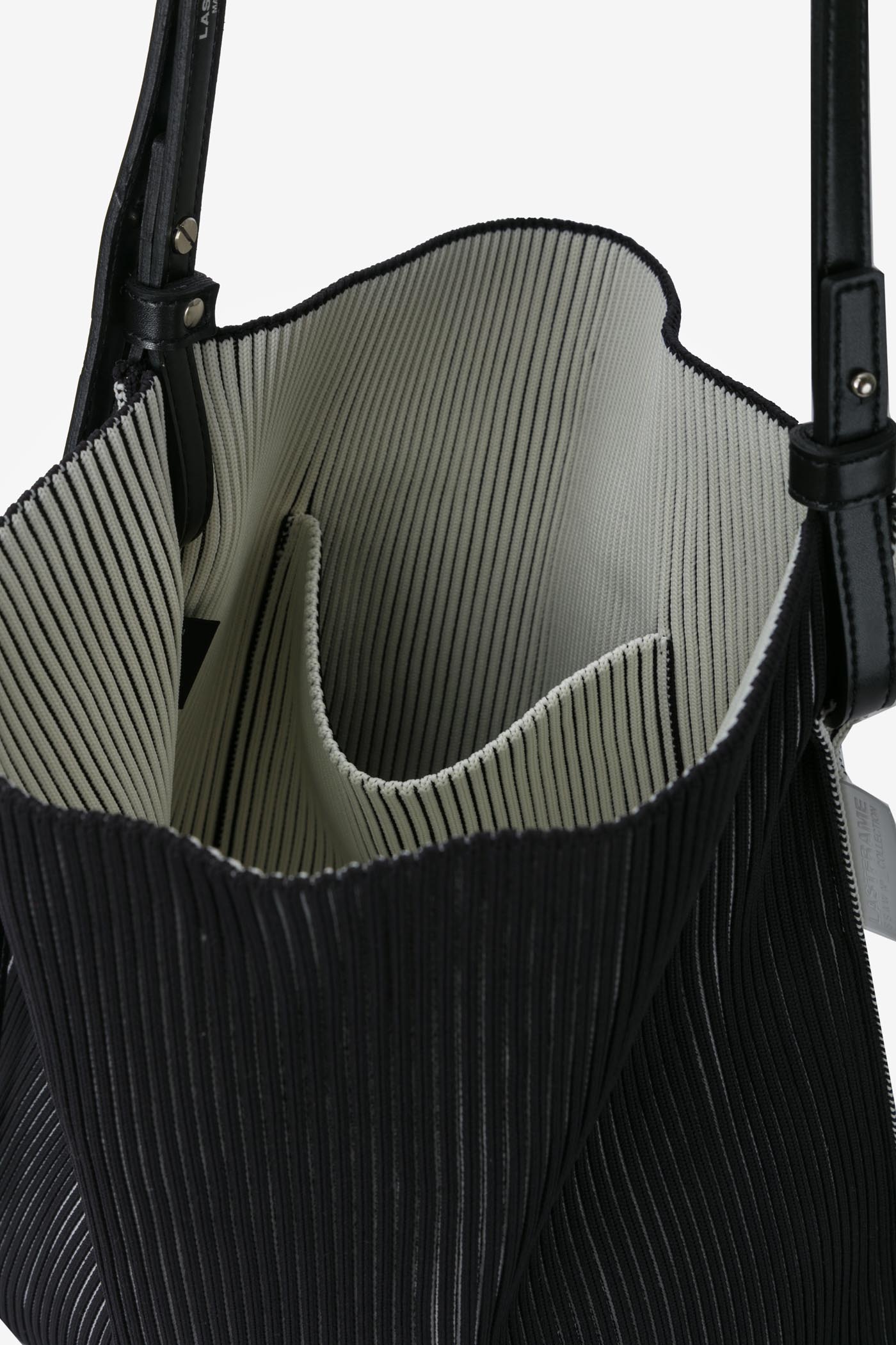 FLAT MEDIUM / KASANE Black × Ivory – LASTFRAME