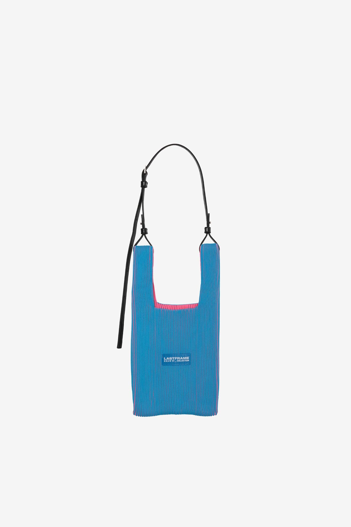 KASANE MARKET BAG SMALL / NEON BLUE × NEON PINK