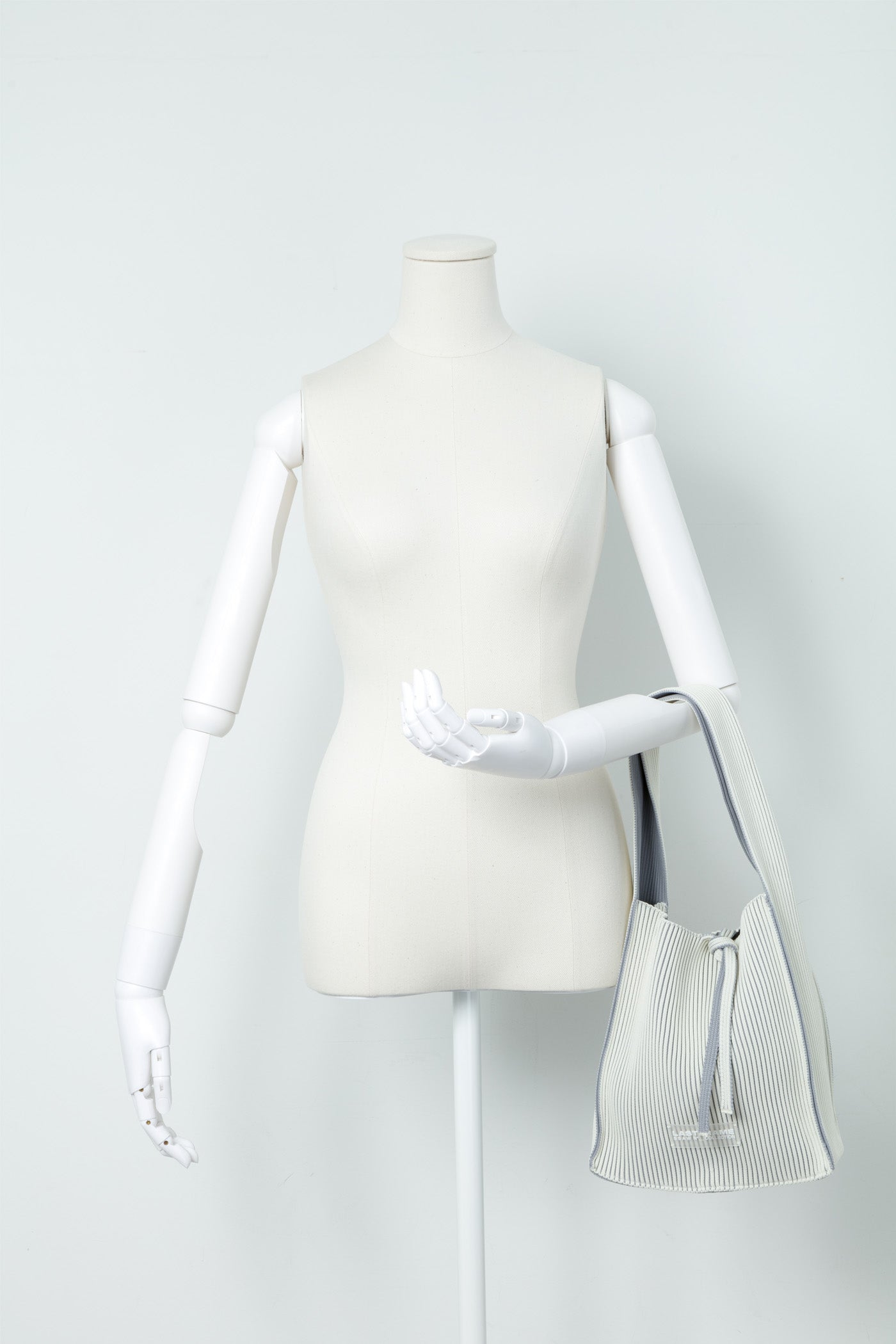 KASANE REVERSIBLE TASUKI TOTE SMALL / BLACK × IVORY