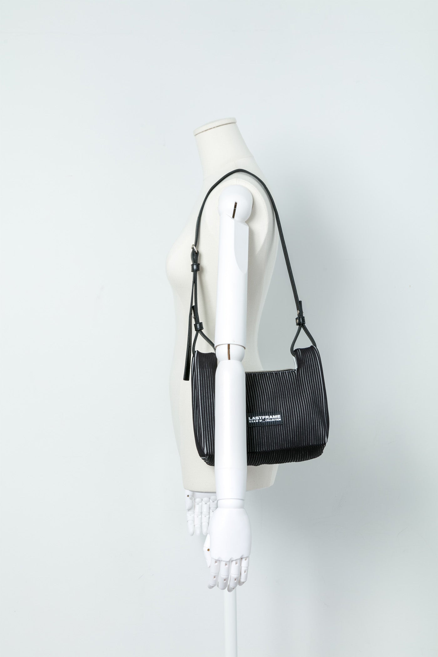 WRAP BAG SMALL / BLACK × IVORY