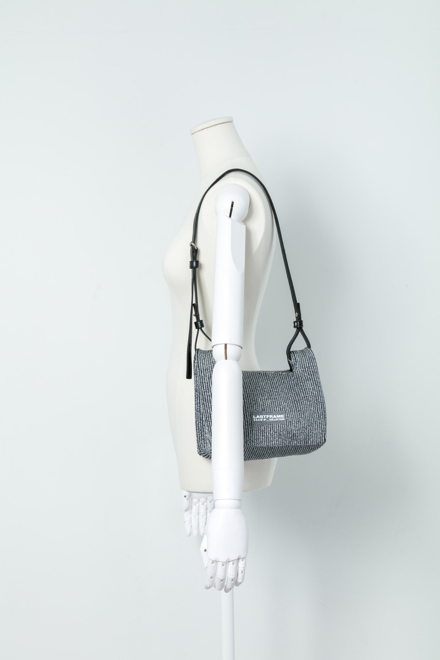 KYOTO METALLIC WRAP BAG SMALL / DARK SILVER × BLACK