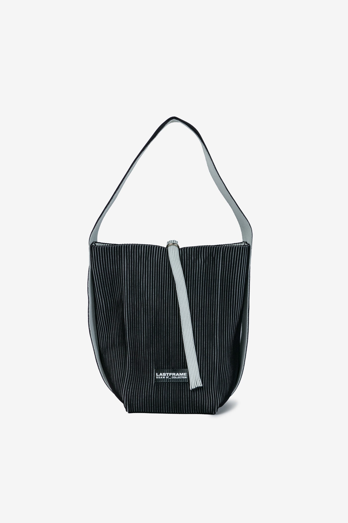 ARC TOTE MEDIUM / BLACK × IVORY