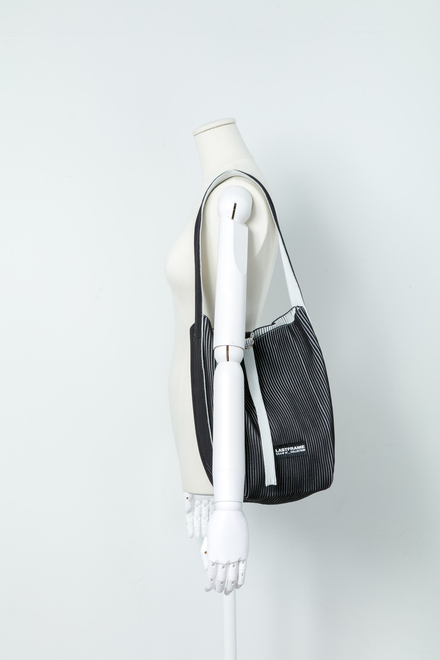 TOTE / BASIC – LASTFRAME