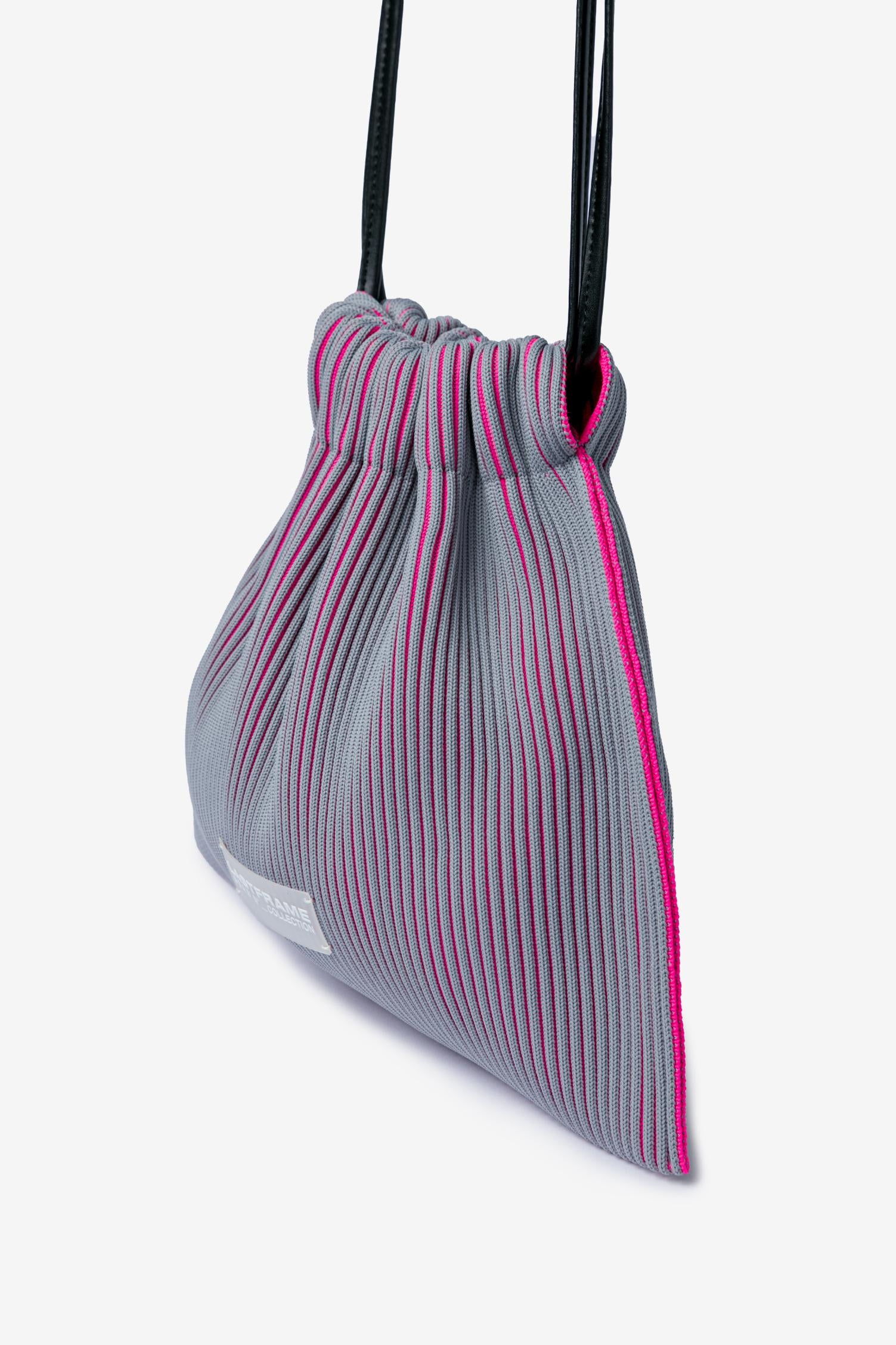 KASANE SACK BAG / GRAY × NEON PINK