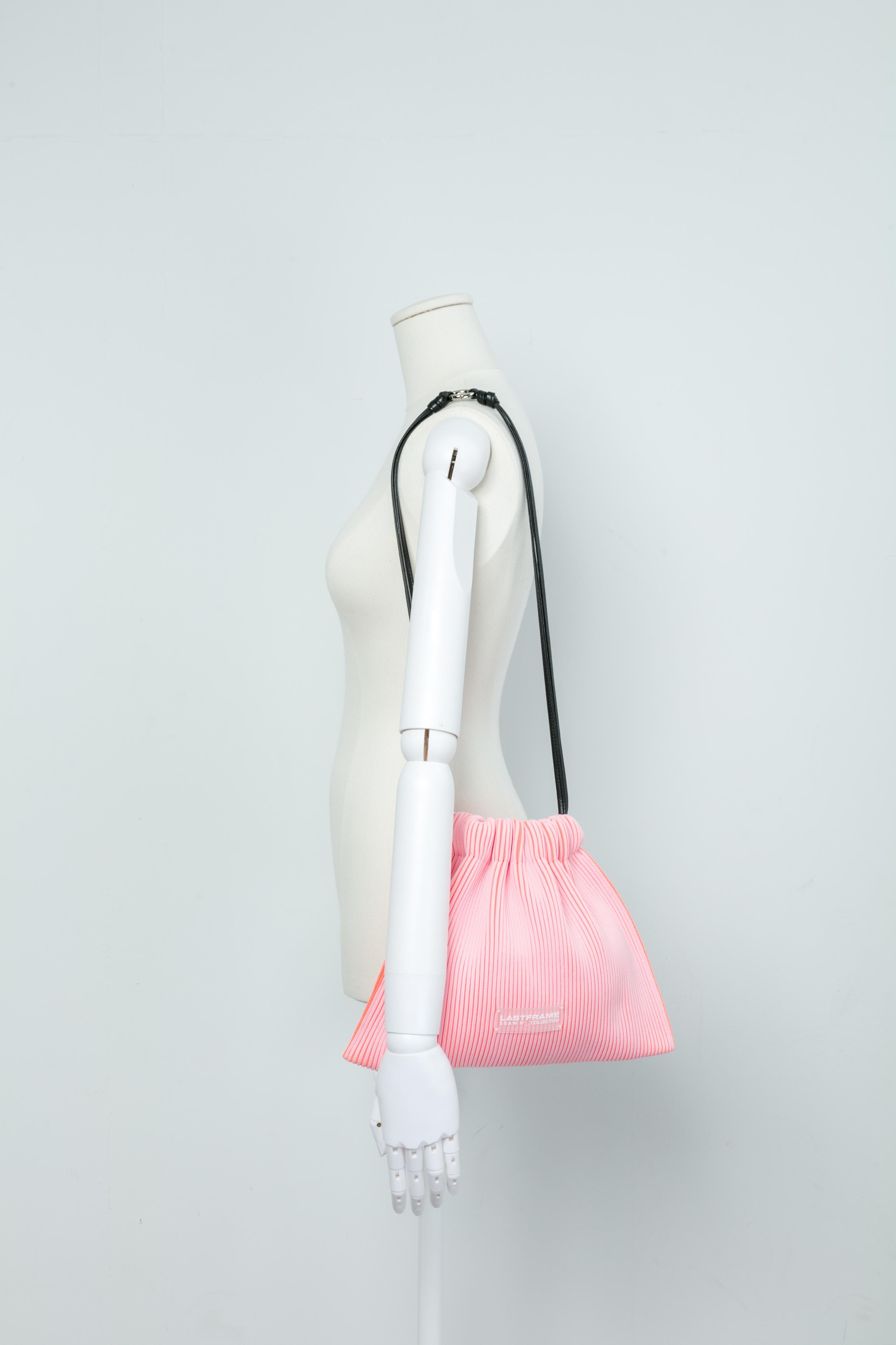 KASANE SACK BAG / LIGHT PINK × NEON ORANGE