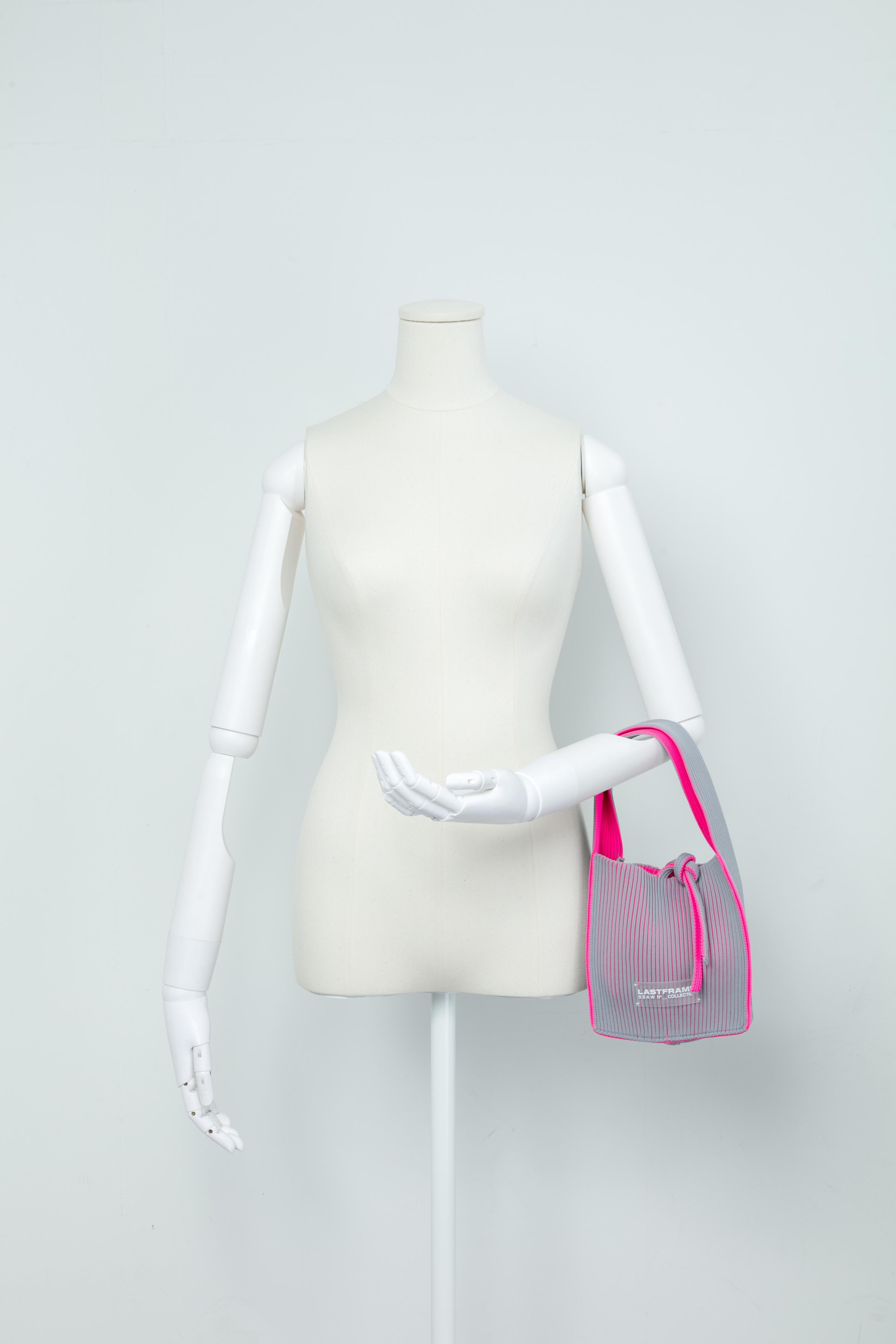 KASANE REVERSIBLE TASUKI TOTE MINI / GRAY × NEON PINK