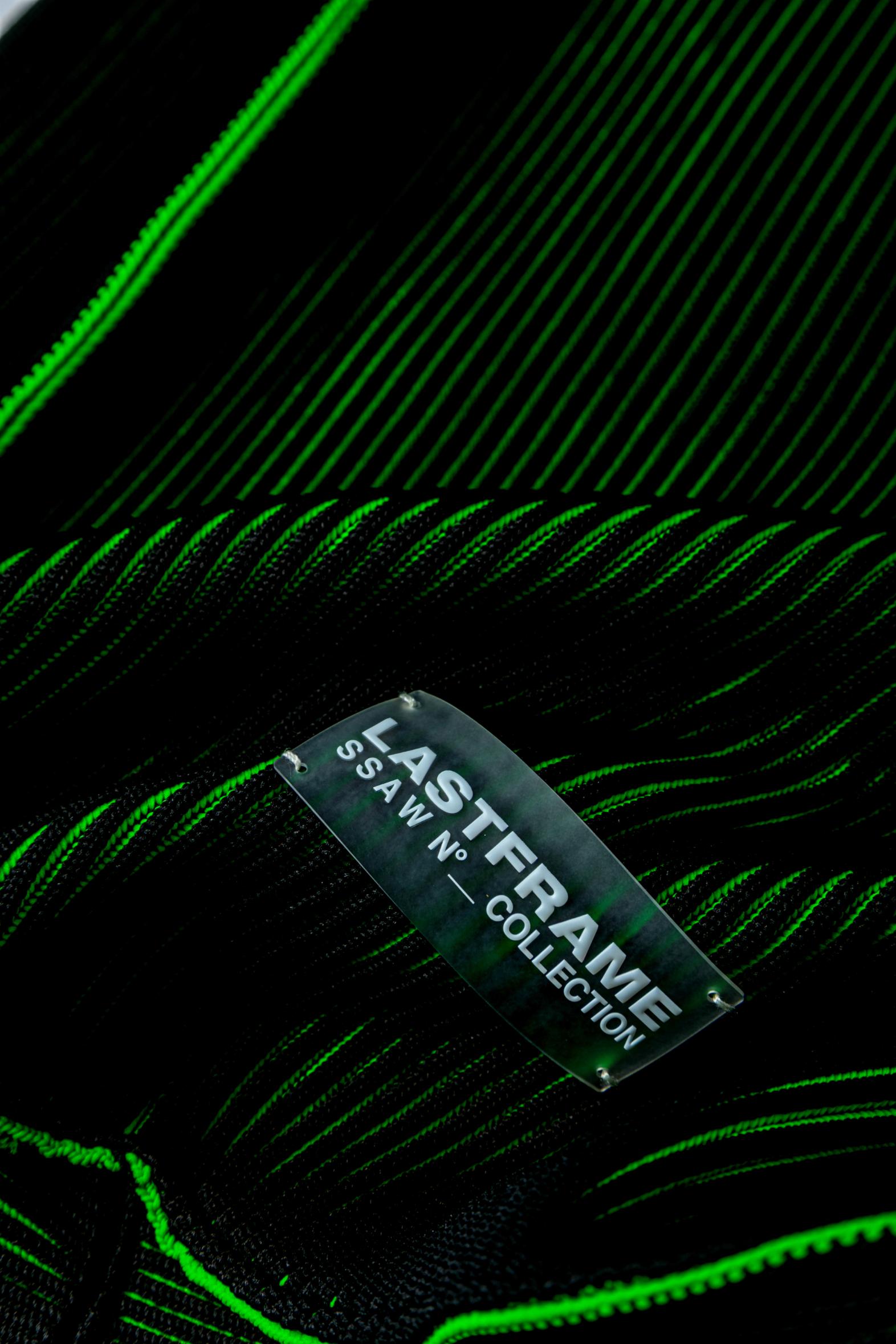 KASANE REVERSIBLE TASUKI TOTE LARGE / BLACK × NEON GREEN