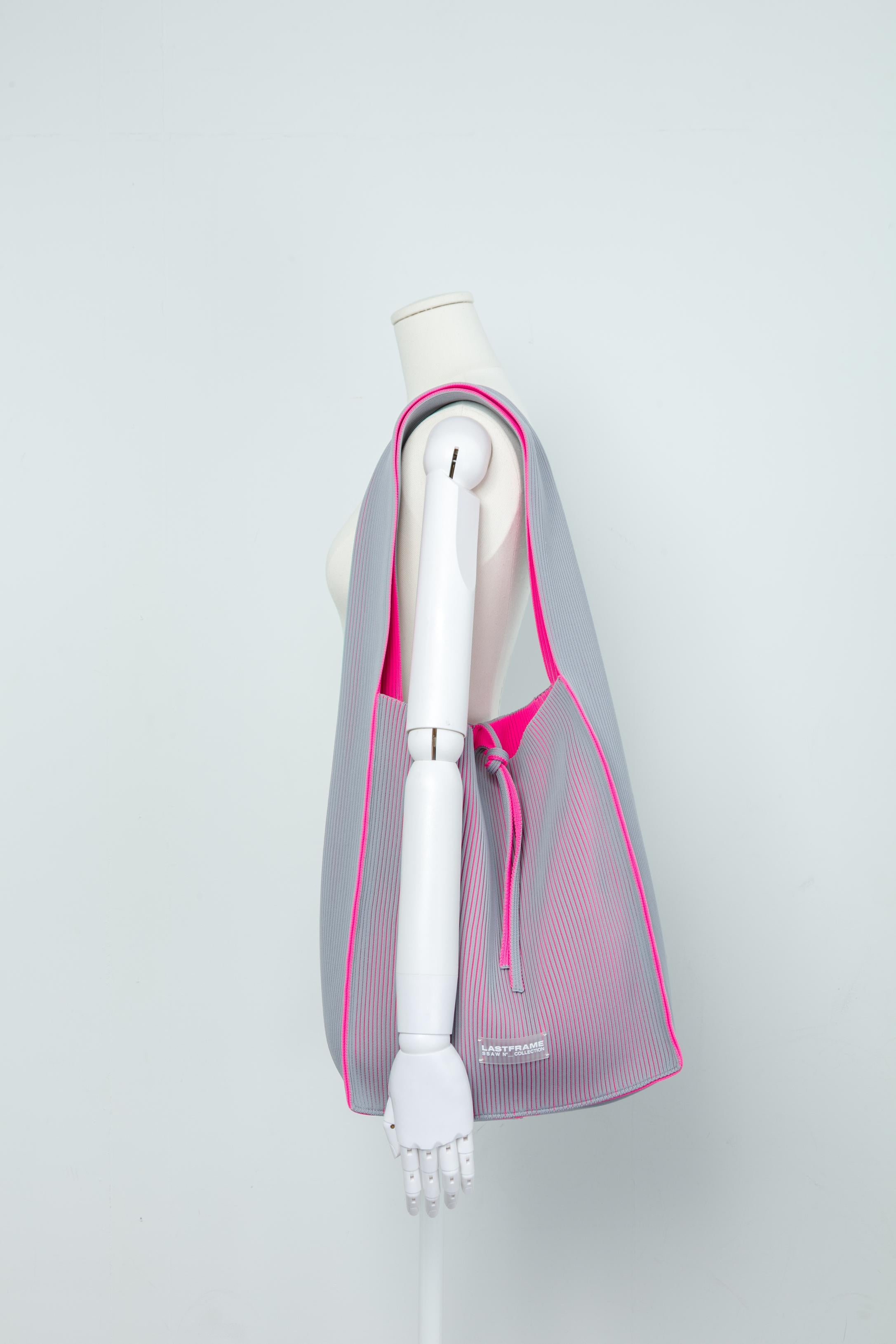 KASANE REVERSIBLE TASUKI TOTE LARGE / GRAY × NEON PINK