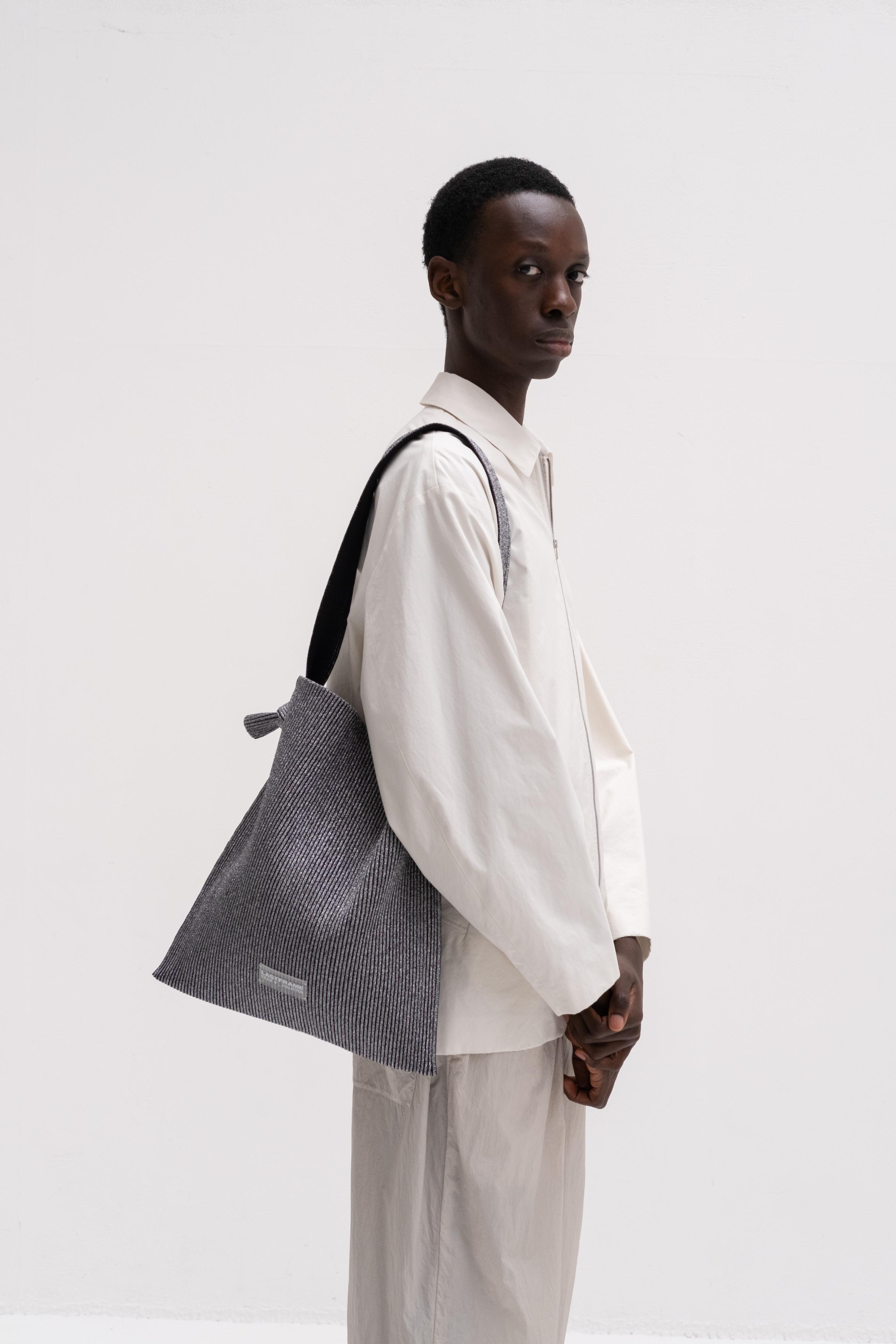 TOTE / BASIC – LASTFRAME