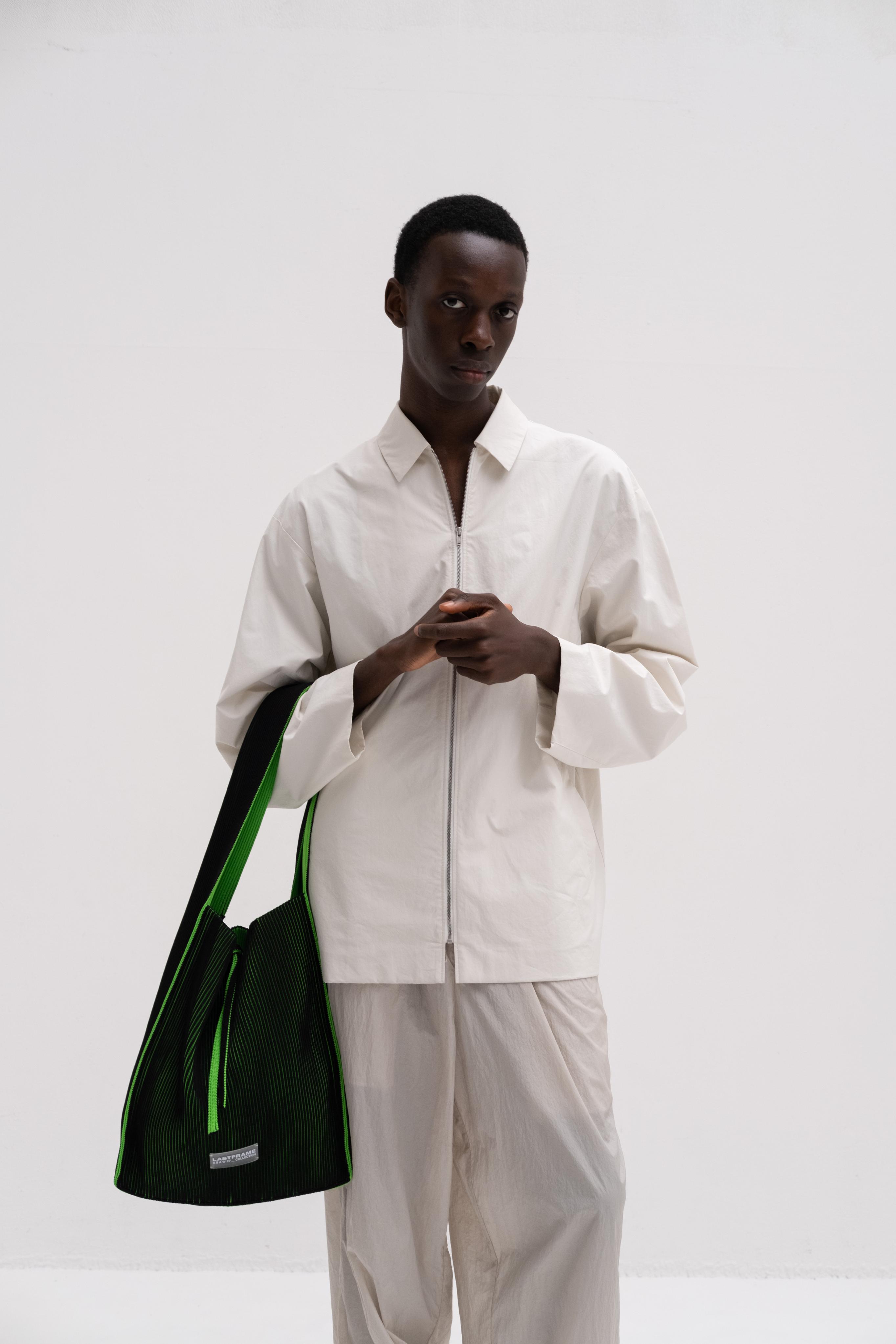 KASANE REVERSIBLE TASUKI TOTE LARGE / BLACK × NEON GREEN