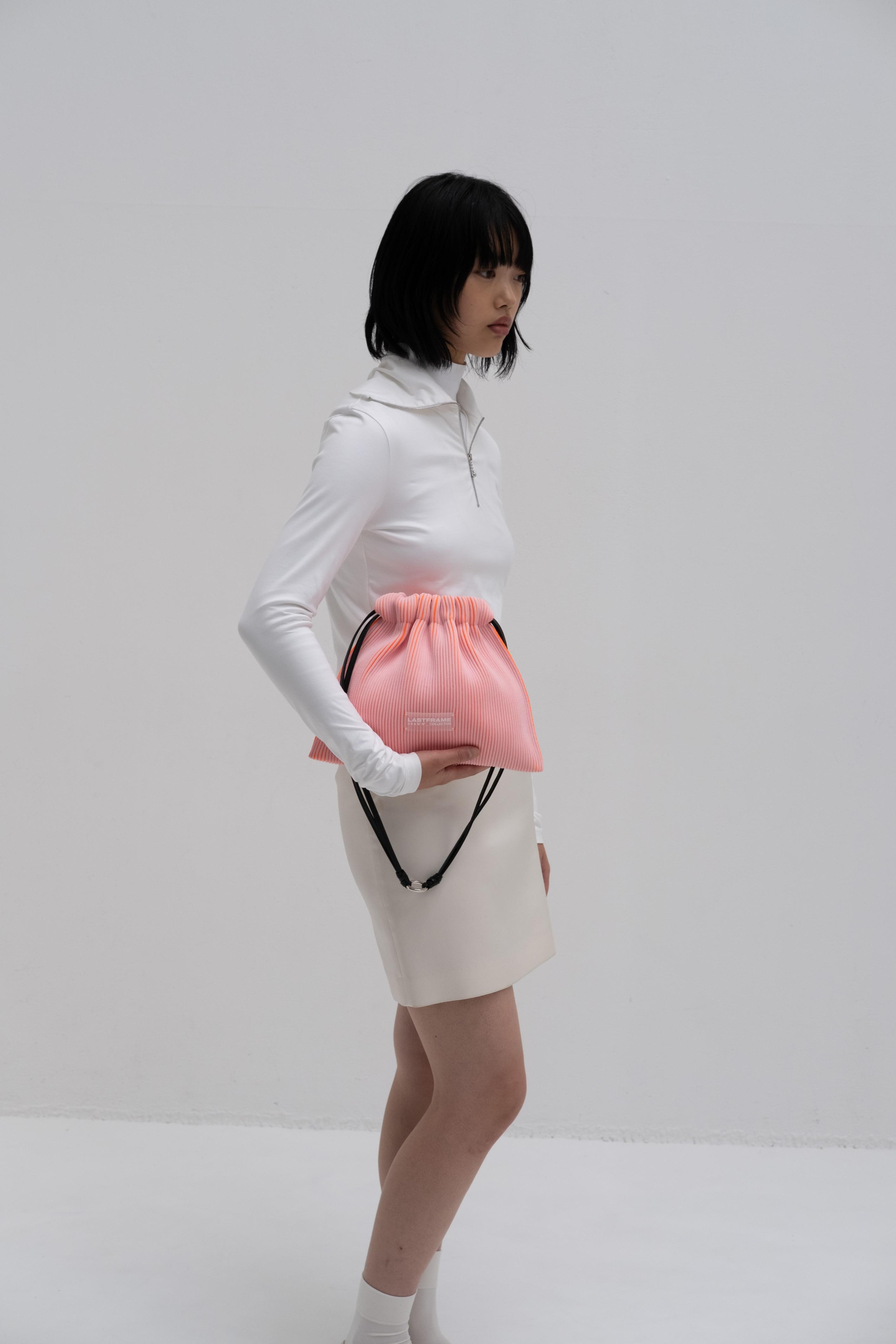KASANE SACK BAG / LIGHT PINK × NEON ORANGE