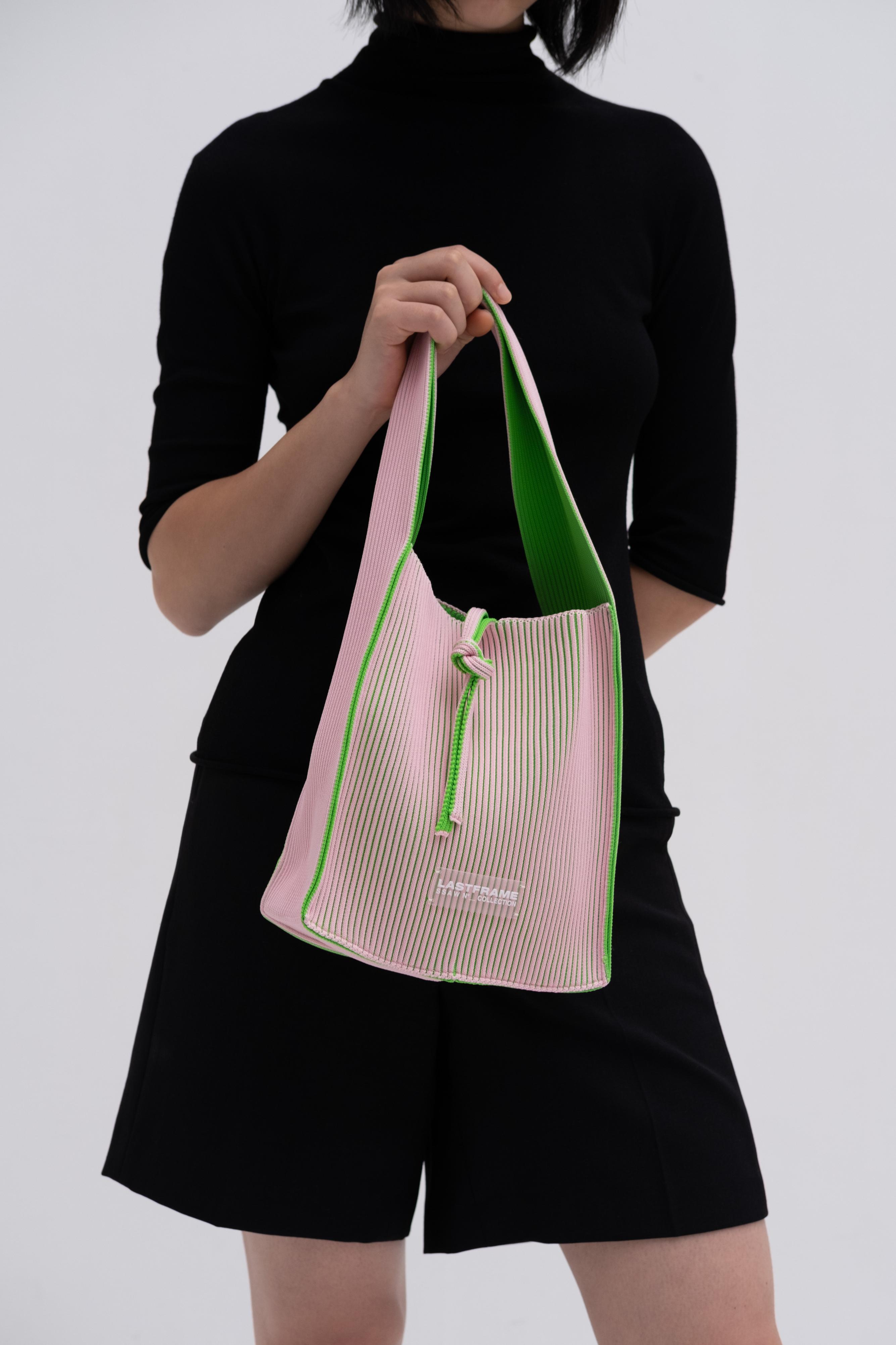 KASANE REVERSIBLE TASUKI TOTE SMALL / LIGHT PINK × NEON GREEN