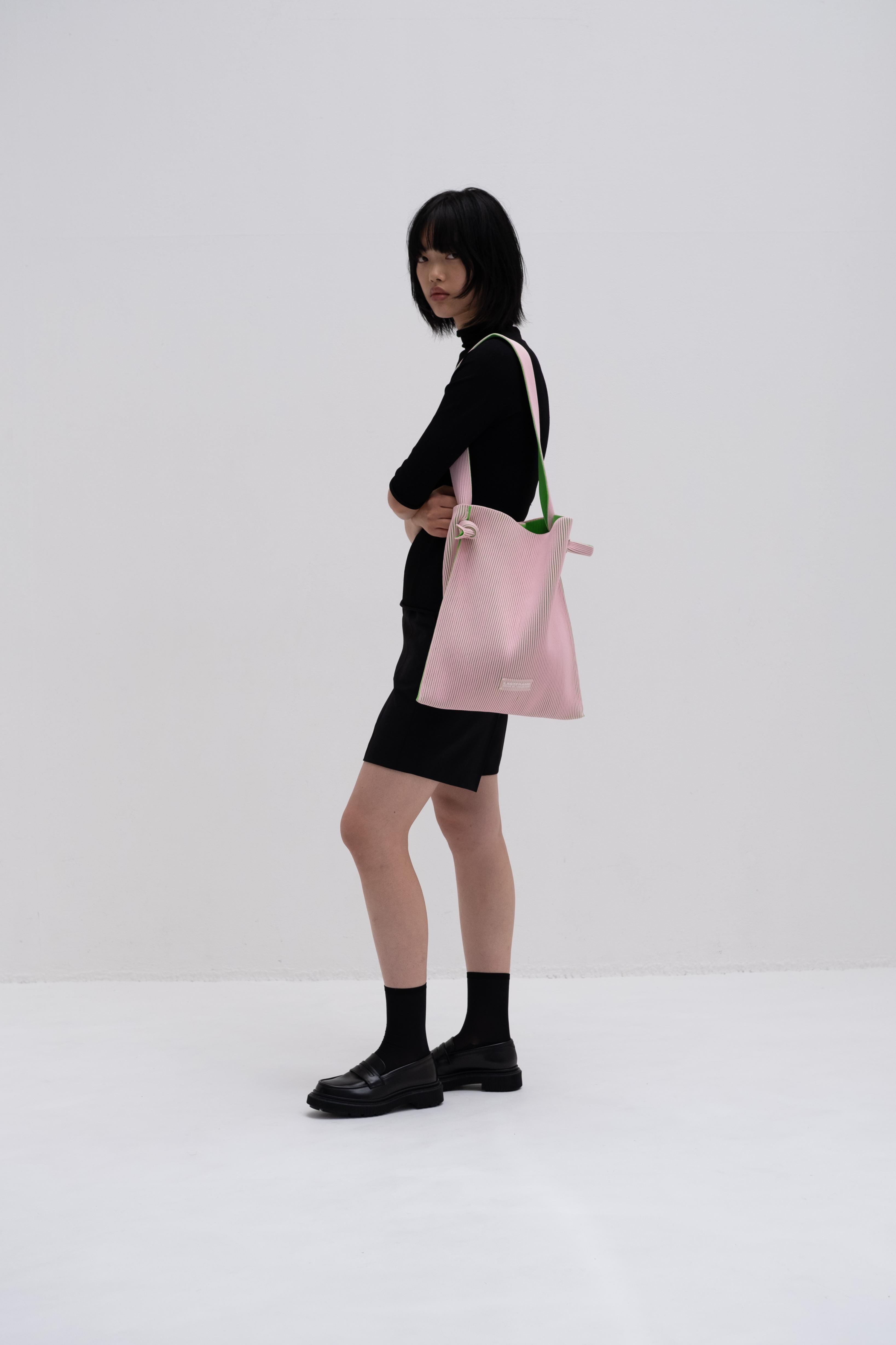 KASANE REVERSIBLE MUSUBI TOTE / LIGHT PINK × NEON GREEN